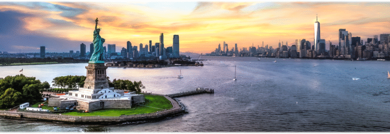 Statue of Liberty - panoramic - iStock.com Larry Gibson